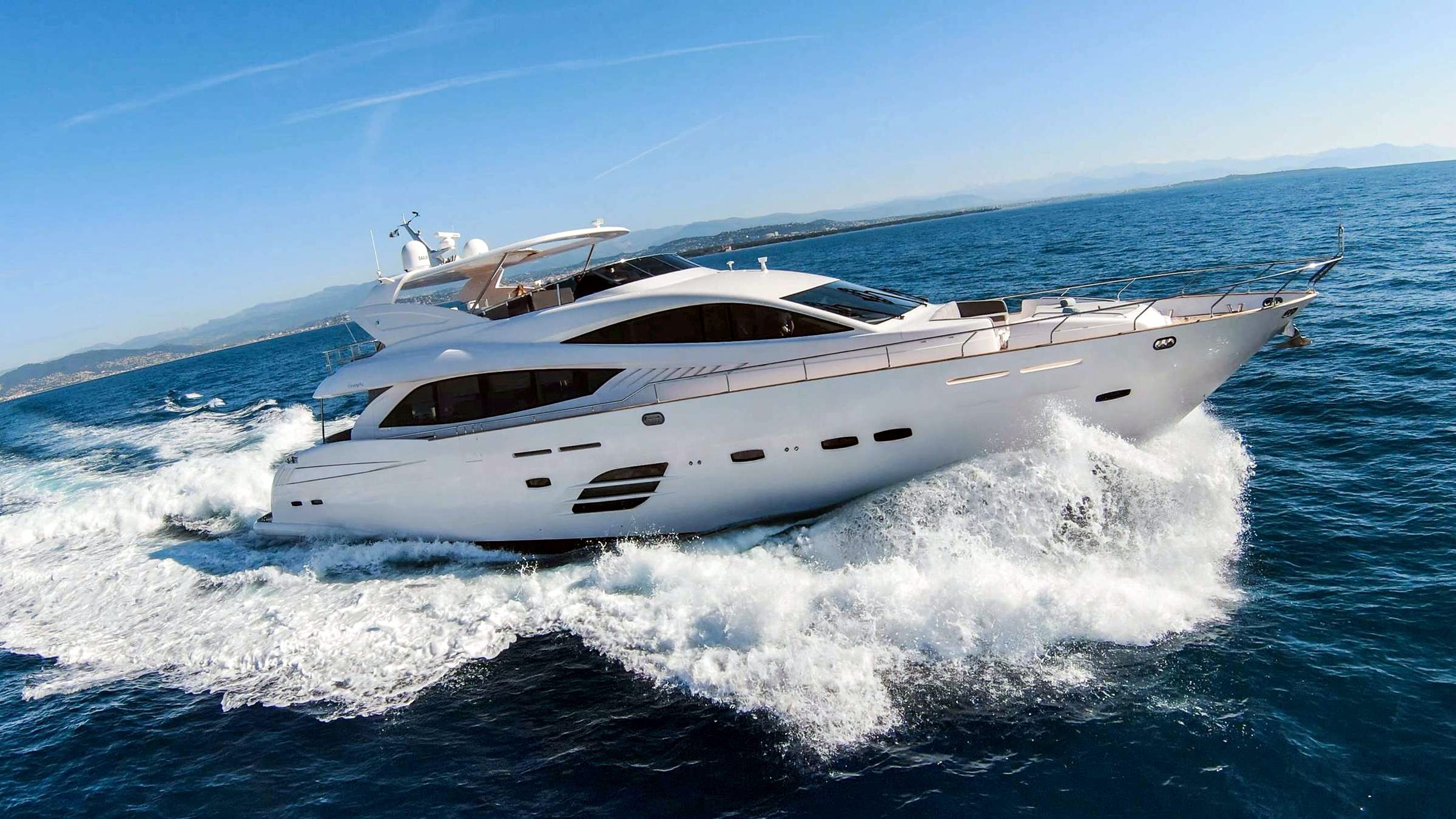 Yacht au large de Cannes, Côte d'Azur