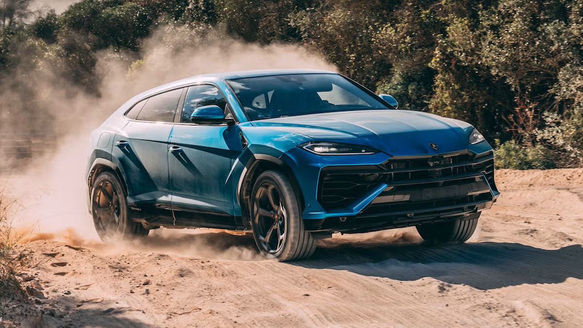Lamborghini Urus — location de supercar sans chauffeur à Cannes